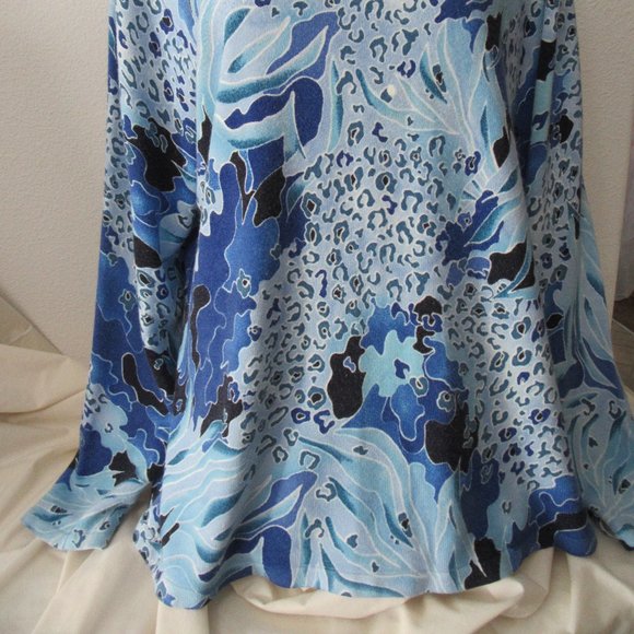 Bedford Fair / 100% Acrylic / Blue Swirls Design / Size 2X/ Drapey - Picture 7 of 10